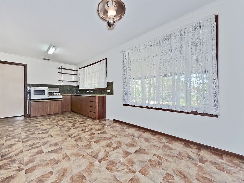 18 Woodfield Drive, Salisbury Downs SA 5108