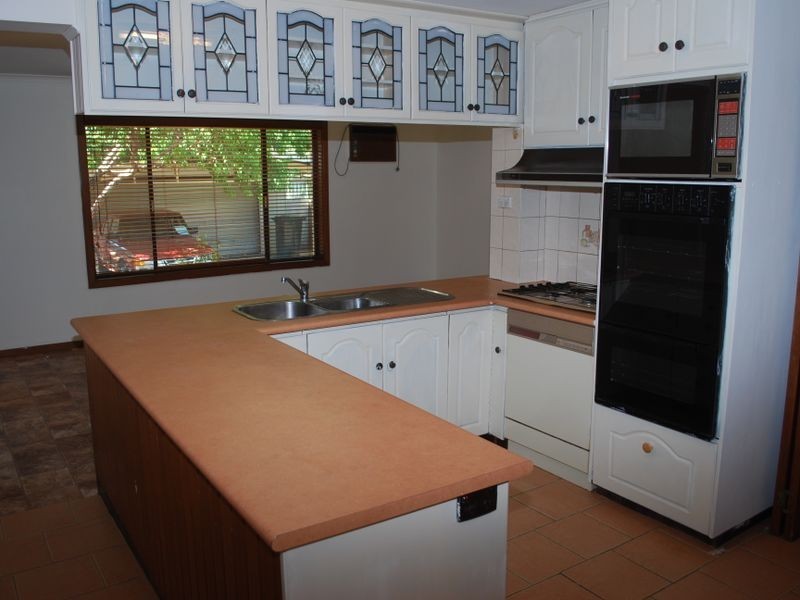 17 Shakespeare Way, Para Hills SA 5096