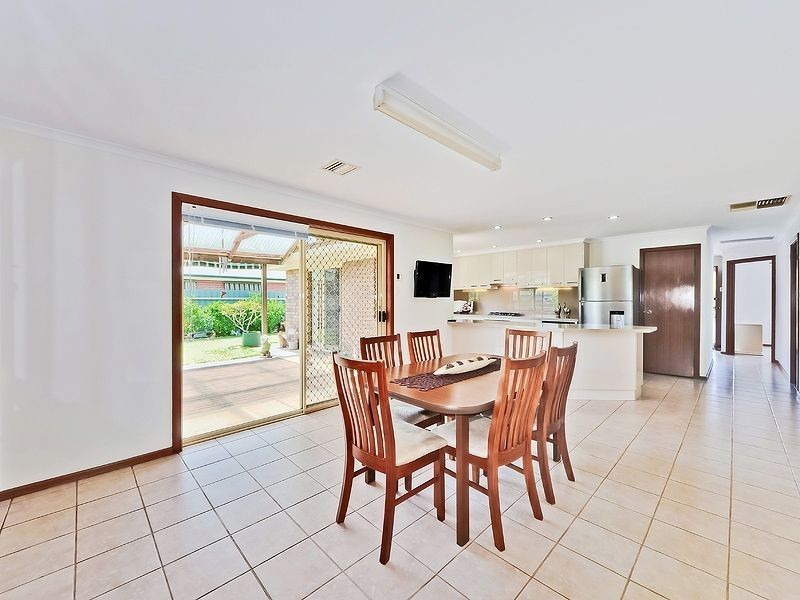 1 Holmeswood Court, Para Hills West SA 5096