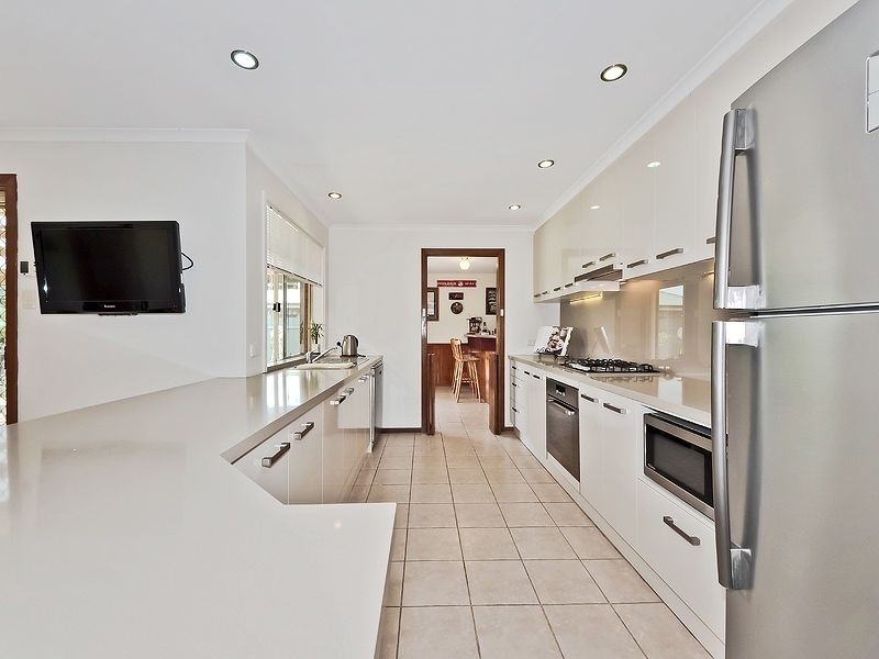 1 Holmeswood Court, Para Hills West SA 5096