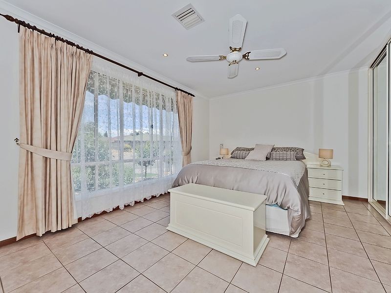 1 Holmeswood Court, Para Hills West SA 5096