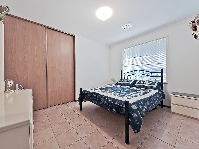 1 Holmeswood Court, Para Hills West SA 5096