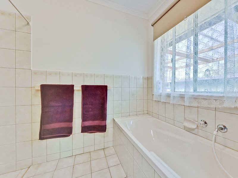 1 Holmeswood Court, Para Hills West SA 5096