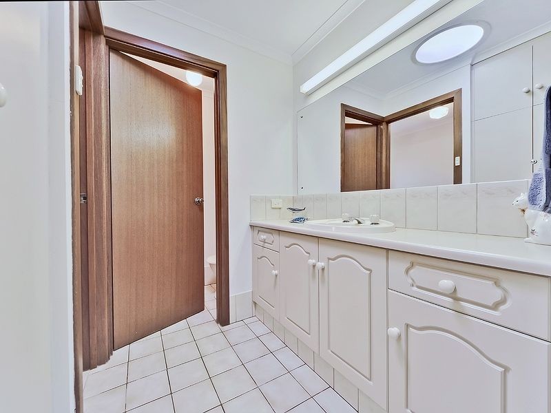 1 Holmeswood Court, Para Hills West SA 5096