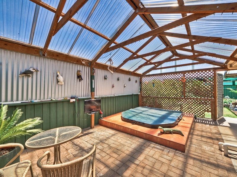 1 Holmeswood Court, Para Hills West SA 5096