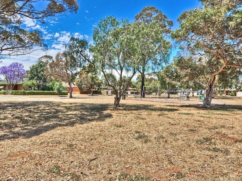 1 Holmeswood Court, Para Hills West SA 5096