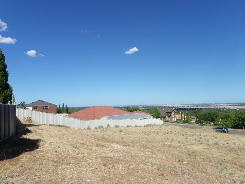 12 Trowbridge Circuit, Gulfview Heights SA 5096