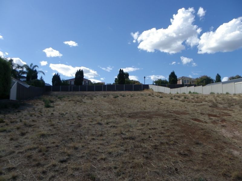 12 Trowbridge Circuit, Gulfview Heights SA 5096