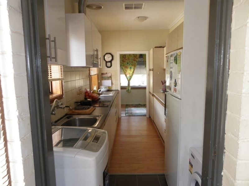 8 Wallace Road, Elizabeth Vale SA 5112