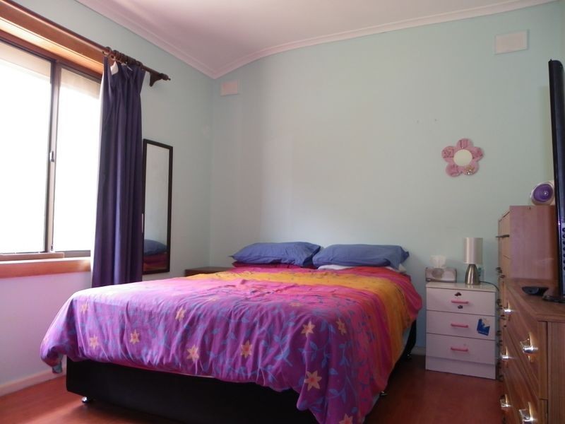 8 Wallace Road, Elizabeth Vale SA 5112