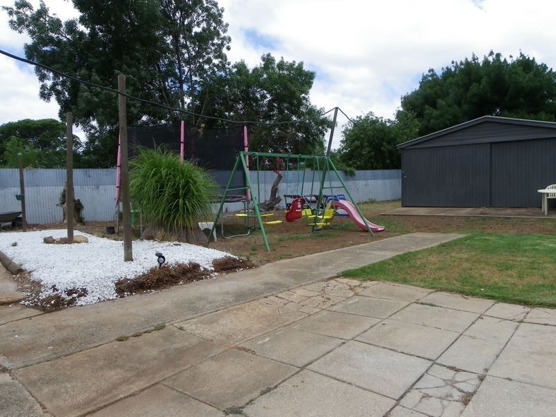 8 Wallace Road, Elizabeth Vale SA 5112