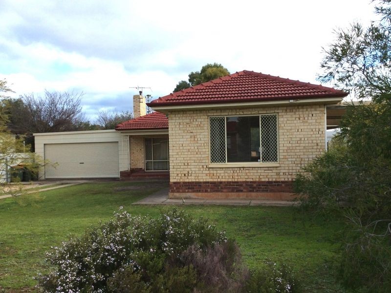 8 Longleat Road, Elizabeth Vale SA 5112