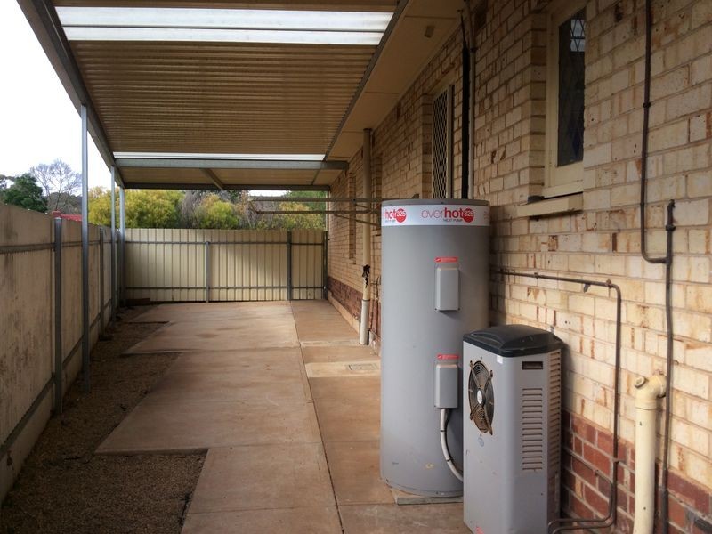 8 Longleat Road, Elizabeth Vale SA 5112