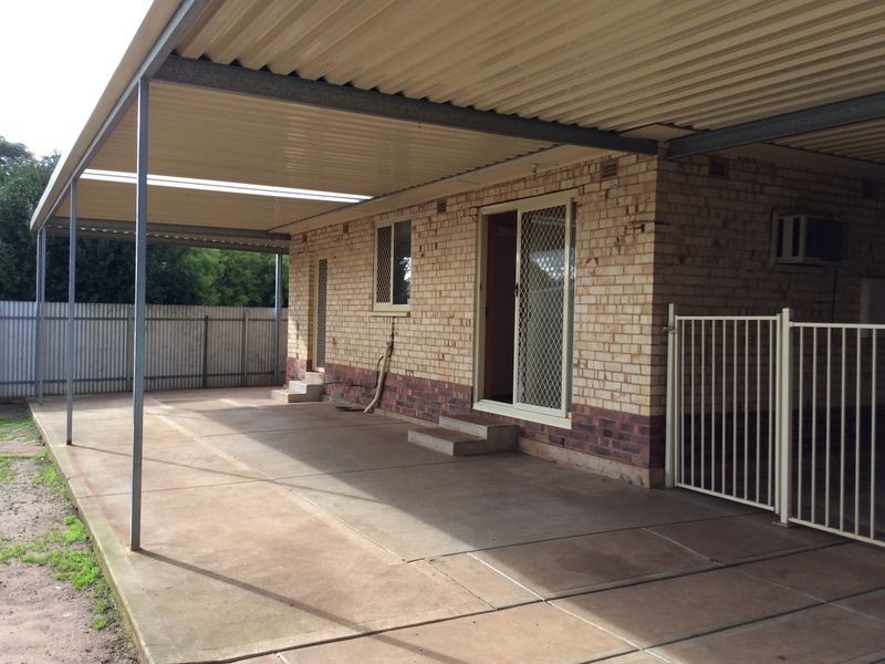 8 Longleat Road, Elizabeth Vale SA 5112