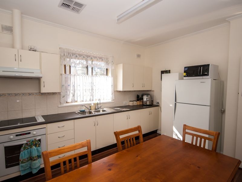 4 Chaddenwick Road, Elizabeth Vale SA 5112