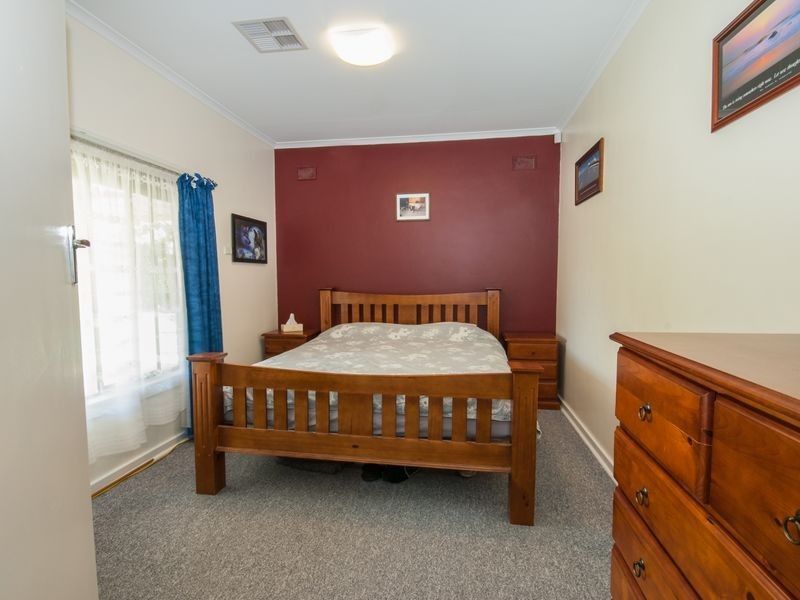 4 Chaddenwick Road, Elizabeth Vale SA 5112