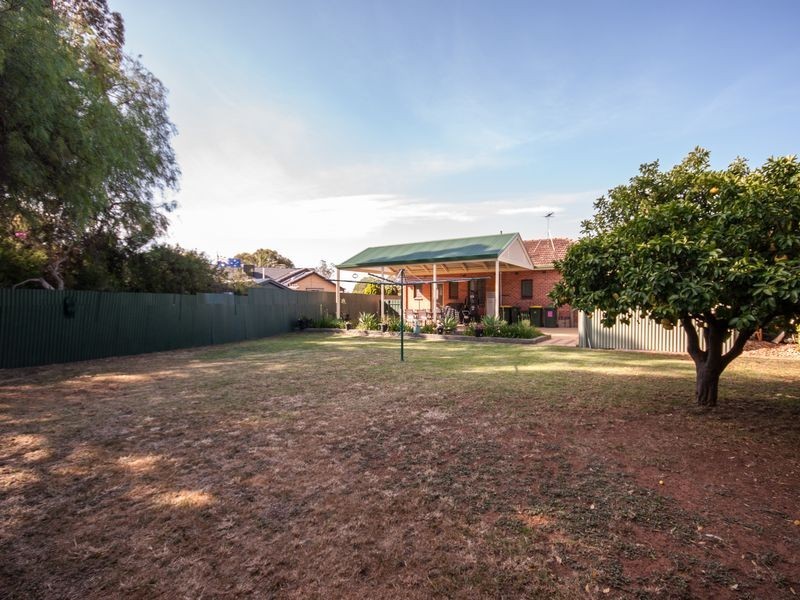 4 Chaddenwick Road, Elizabeth Vale SA 5112