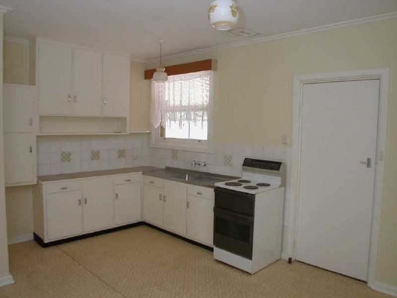 4 Wayford Street, Elizabeth Vale SA 5112