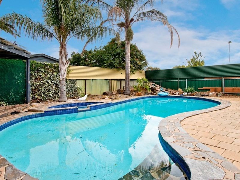 13 Buckingham Drive, Salisbury East SA 5109