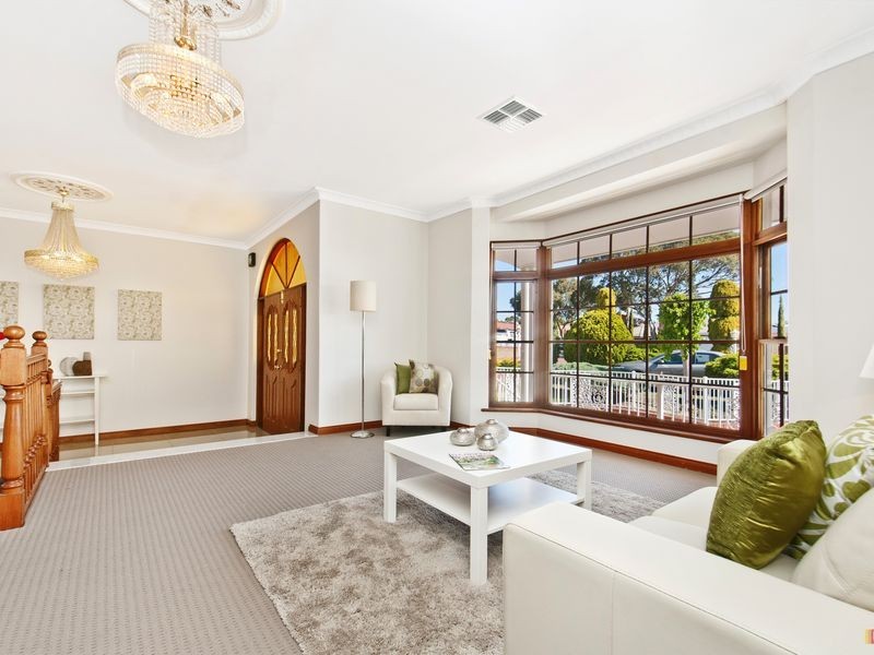 43 Yulinda Terrace, Gulfview Heights SA 5096