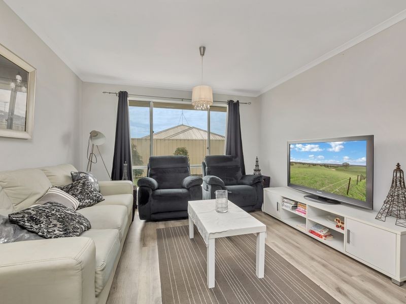 24 Carbone Drive, Munno Para West SA 5115