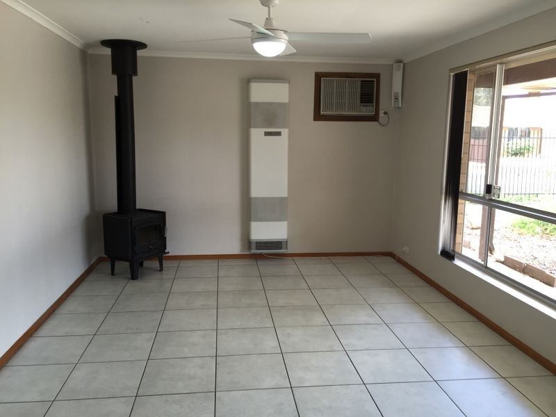 1 Carsten Crescent, Burton SA 5110