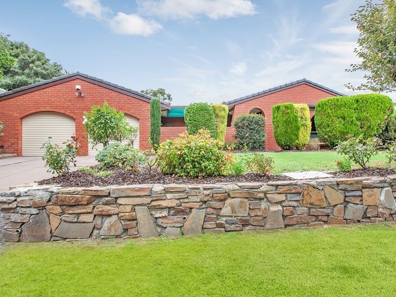 11 Dearman Ave, Redwood Park SA 5097