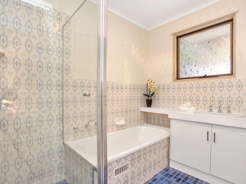 11 Dearman Ave, Redwood Park SA 5097