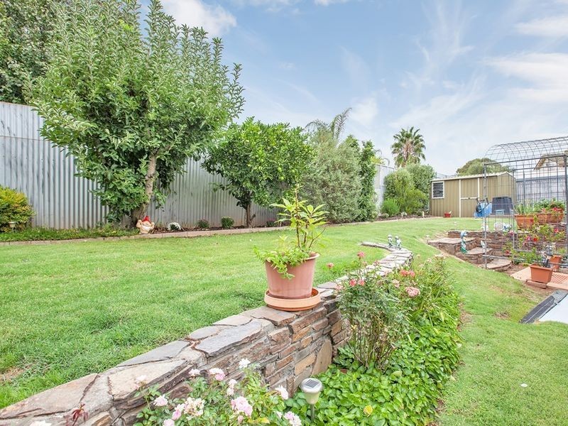 11 Dearman Ave, Redwood Park SA 5097