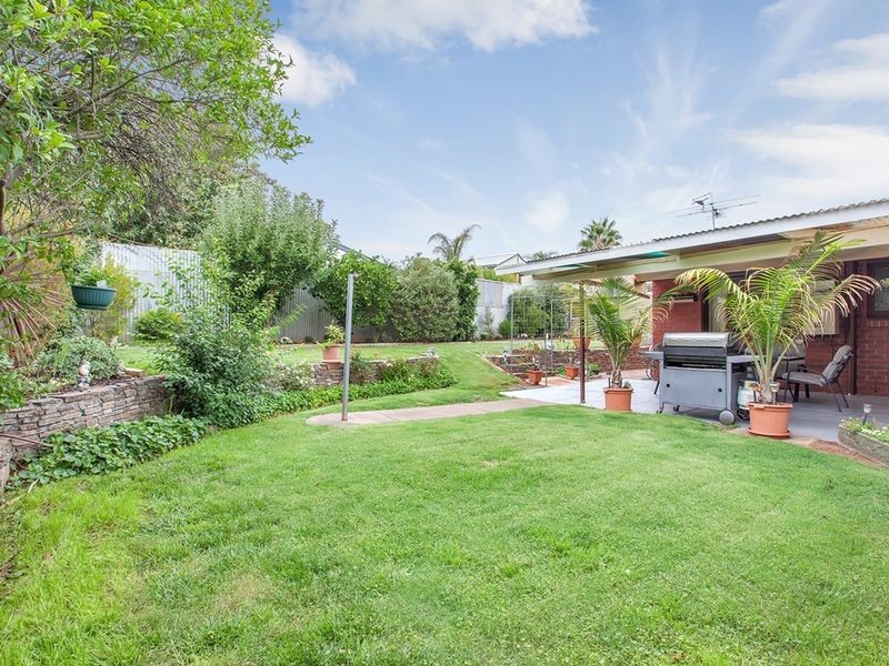 11 Dearman Ave, Redwood Park SA 5097