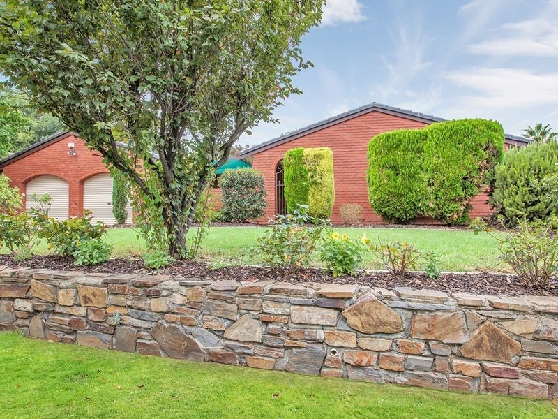 11 Dearman Ave, Redwood Park SA 5097