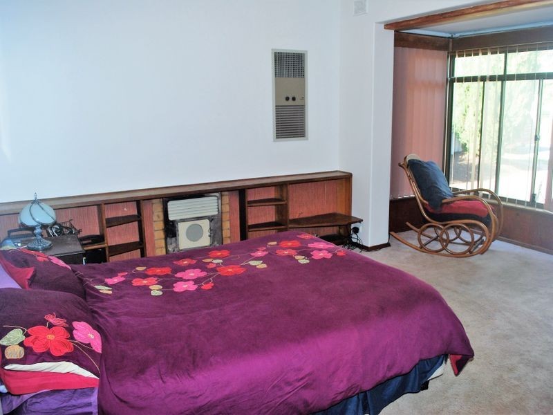 19 Collingbourne Drive, Elizabeth Vale SA 5112