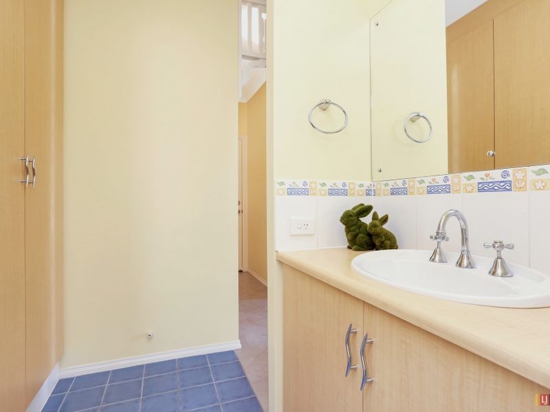 8 Hedgerow Court, Greenwith SA 5125