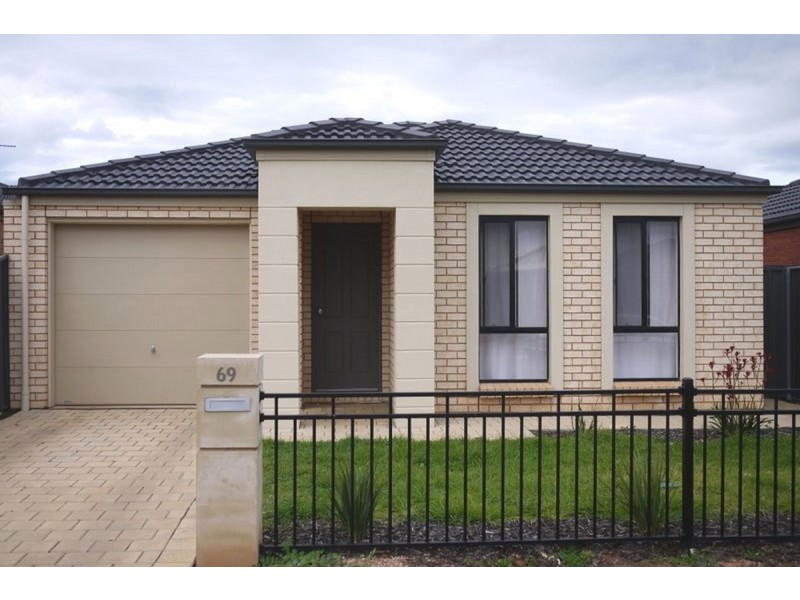 69 Riesling Crescent, Andrews Farm SA 5114