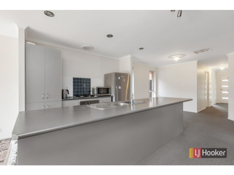 8 Wattlebird Drive, Burton SA 5110