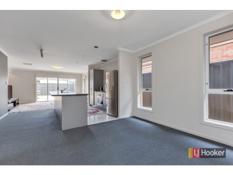 8 Wattlebird Drive, Burton SA 5110