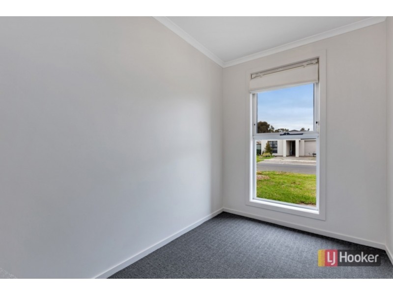 8 Wattlebird Drive, Burton SA 5110