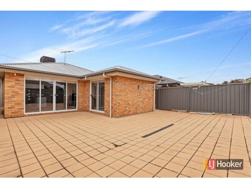 8 Wattlebird Drive, Burton SA 5110