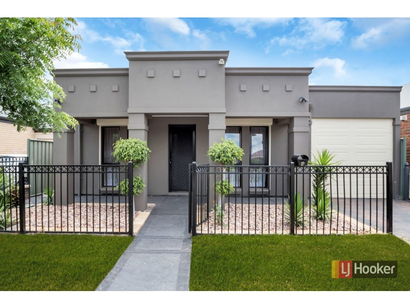 4 Maquarie Street, Mawson Lakes SA 5095