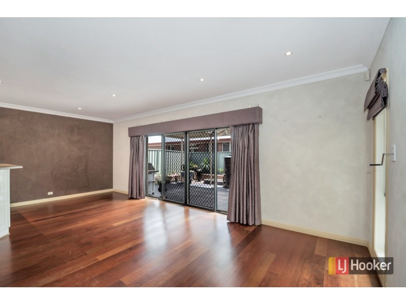 4 Maquarie Street, Mawson Lakes SA 5095