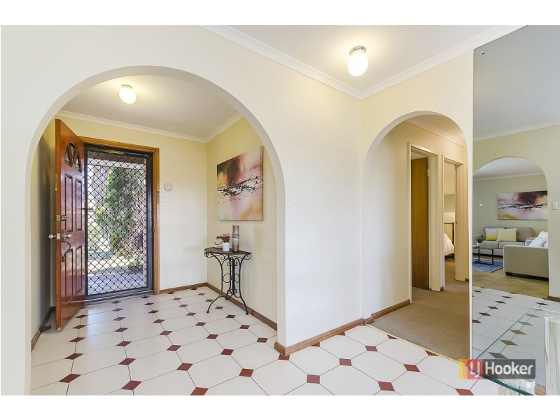 17 Potts Crescent, Burton SA 5110