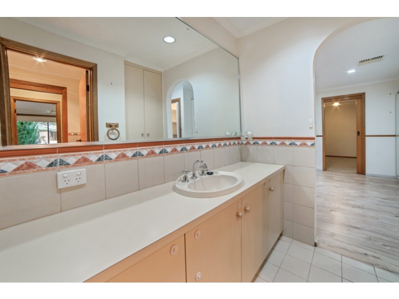 2 Essex Court, Salisbury Heights SA 5109