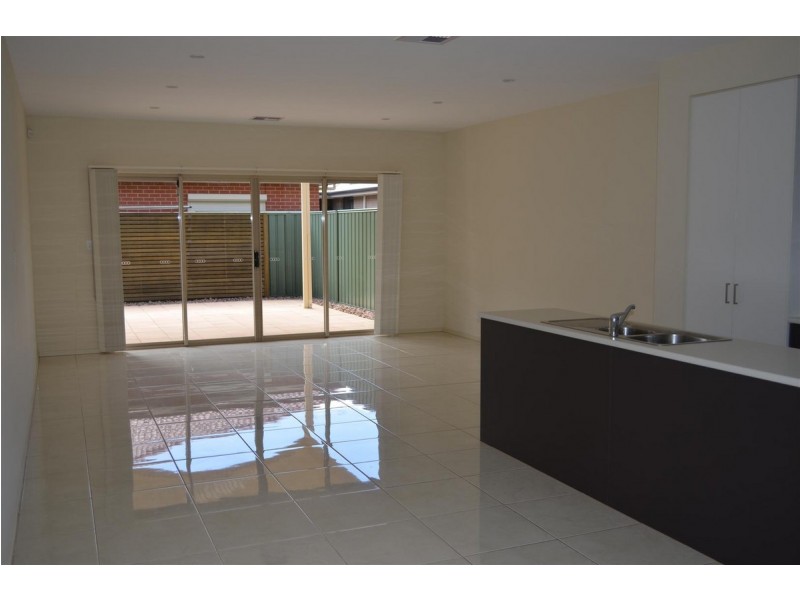 8 St Clair Avenue, Mawson Lakes SA 5095