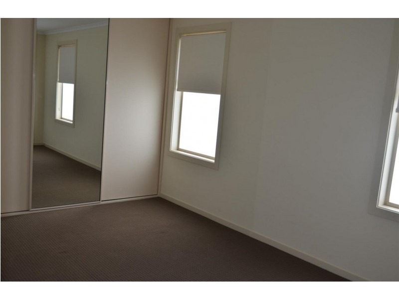 8 St Clair Avenue, Mawson Lakes SA 5095