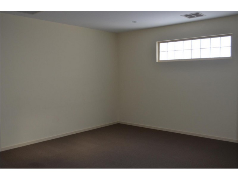 8 St Clair Avenue, Mawson Lakes SA 5095