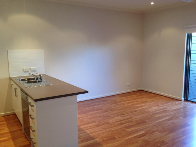 3/8 Fourth Avenue, Mawson Lakes SA 5095