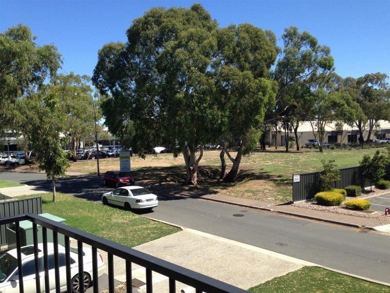 3/8 Fourth Avenue, Mawson Lakes SA 5095