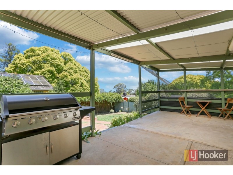 8 Grevillea Drive, Banksia Park SA 5091