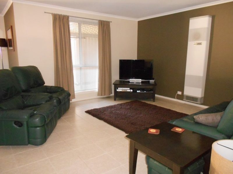 8 Blossom Court, Direk SA 5110