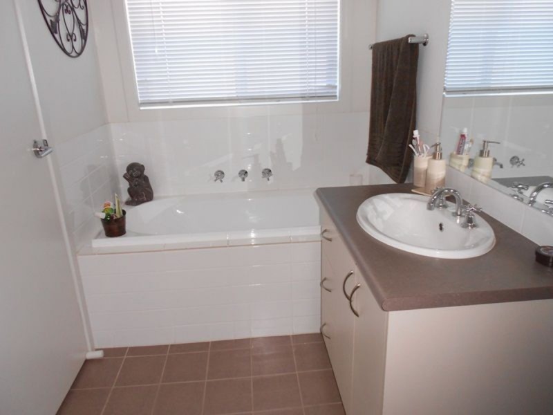 8 Blossom Court, Direk SA 5110